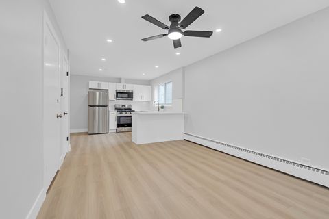 Tiny photo for 2712 W Balmoral Avenue #2E, Chicago, IL 60625 (MLS # 12513839)