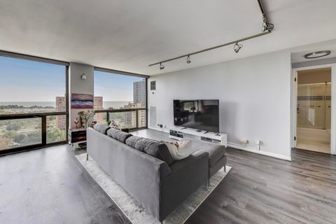 Tiny photo for 4343 N Clarendon Avenue #1814, Chicago, IL 60613 (MLS # 12486981)