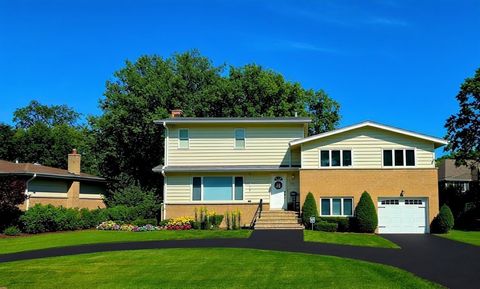 Photo of 517 Appletree Lane, Deerfield, IL 60015 (MLS # 12457329)
