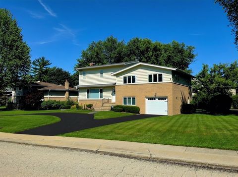 Tiny photo for 517 Appletree Lane, Deerfield, IL 60015 (MLS # 12457329)