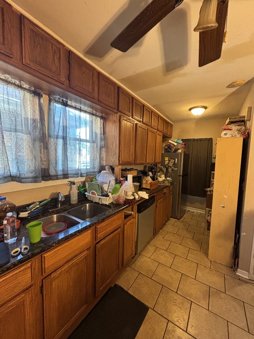 1329 MAPLE Avenue