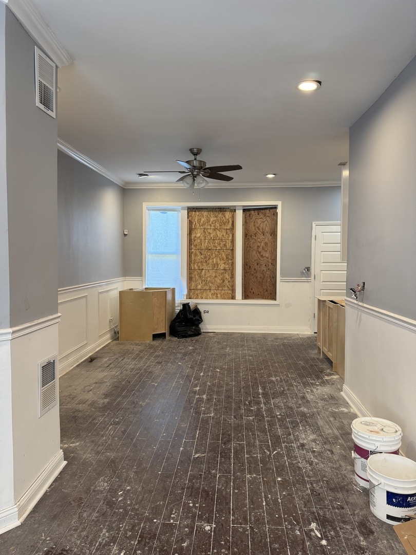 6928 S Kimbark Avenue