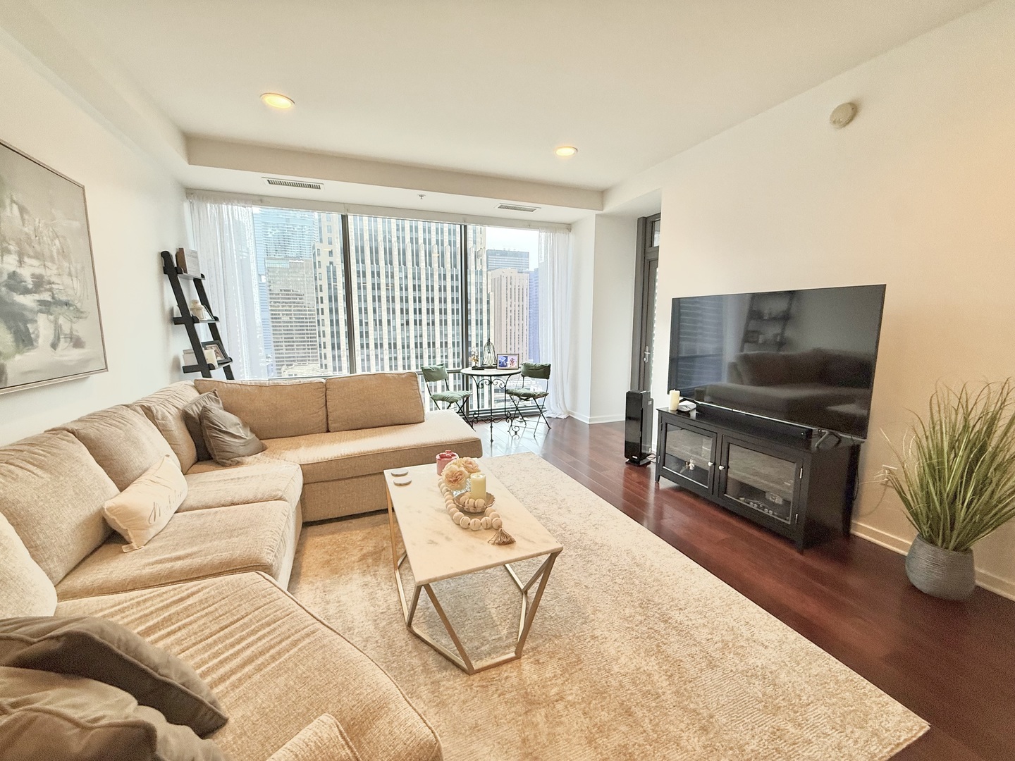 240 E Illinois Street 1805