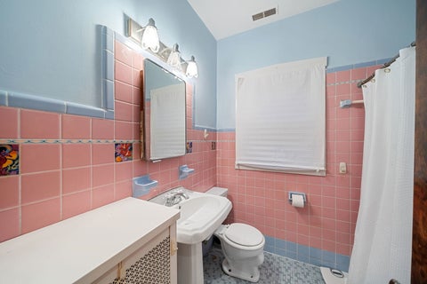 Tiny photo for 2617 W Lunt Avenue, Chicago, IL 60645 (MLS # 12711179)
