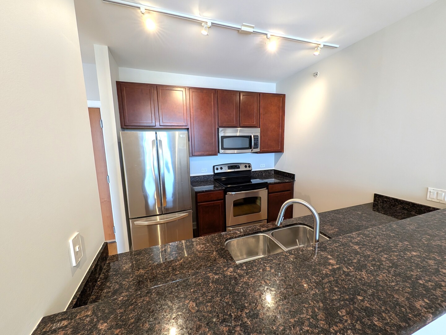 100 E 14th Street 1508