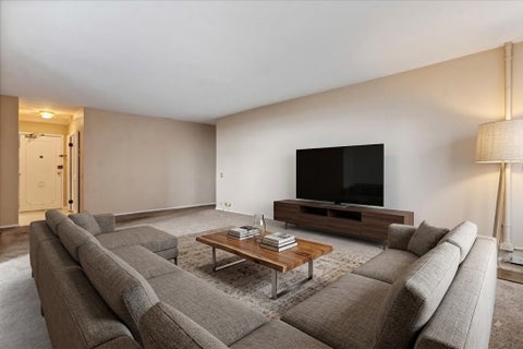 Tiny photo for 5050 S East End Avenue #10C, Chicago, IL 60615 (MLS # 12730333)