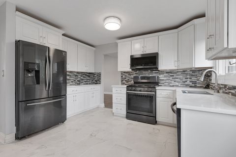 Tiny photo for 1520 S Elizabeth Street, Lombard, IL 60148 (MLS # 12458847)