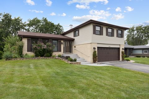 Tiny photo for 1520 S Elizabeth Street, Lombard, IL 60148 (MLS # 12458847)