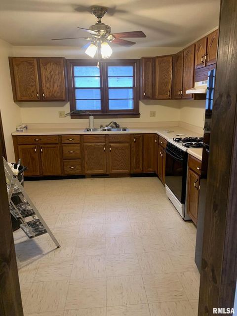 Tiny photo for 1109 N PARK Avenue, Herrin, IL 62948 (MLS # QC4269707)