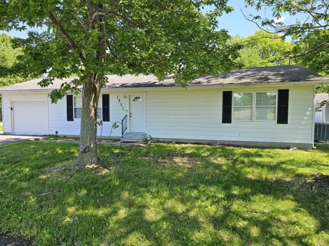 Tiny photo for 1521 Triangle Street, Mt Vernon, IL 62864 (MLS # 12637213)