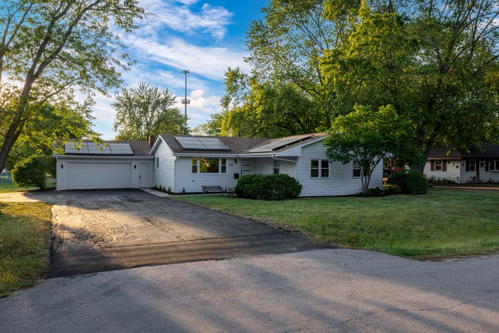 Photo for 2421 Lockner Boulevard, Joliet, IL 60431 (MLS # 12501524)