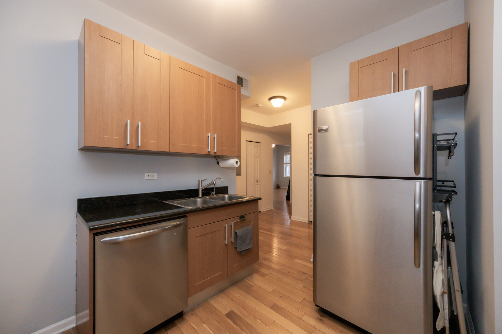 2703 W LAWRENCE Avenue 3