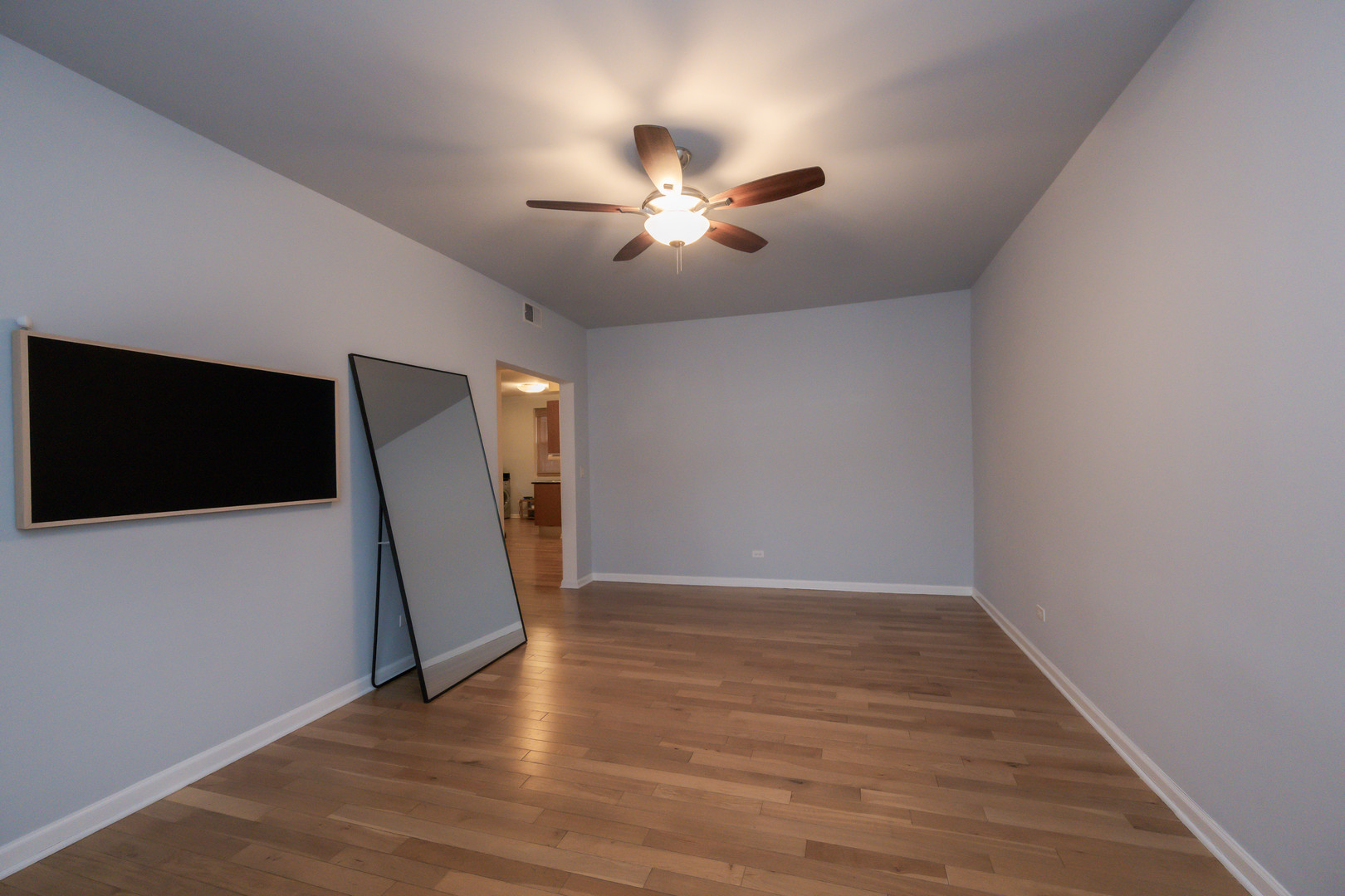 2703 W LAWRENCE Avenue 3