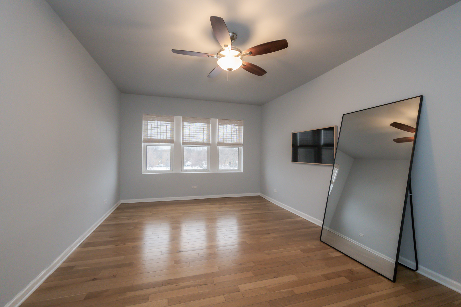 2703 W LAWRENCE Avenue 3