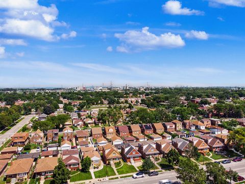 Tiny photo for 11011 S Avenue L, Chicago, IL 60617 (MLS # 12686187)