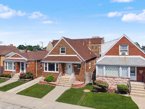 Tiny photo for 11011 S Avenue L, Chicago, IL 60617 (MLS # 12686187)