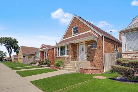 Tiny photo for 11011 S Avenue L, Chicago, IL 60617 (MLS # 12686187)