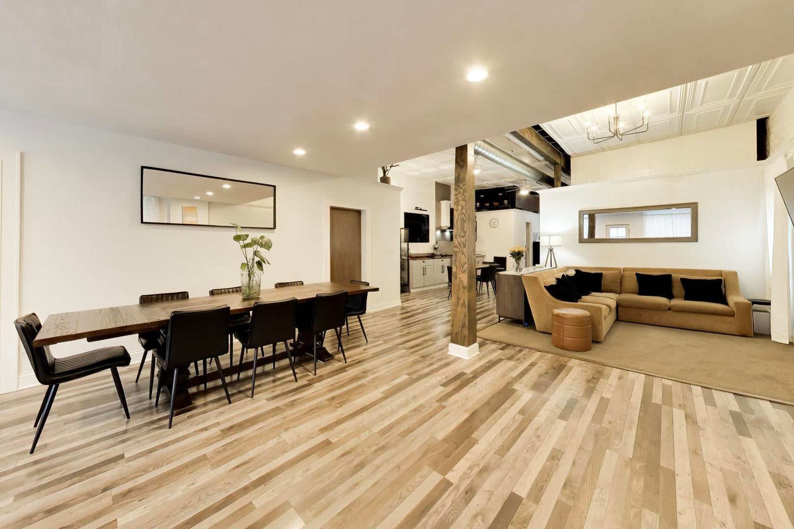 1737 W 35th Street