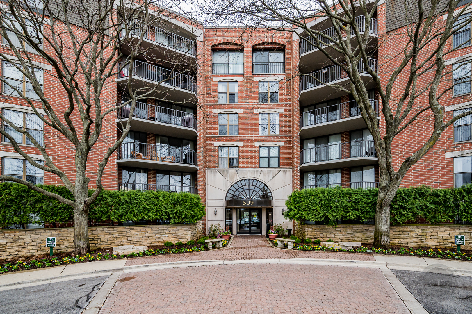 Photo 1 of 32 — 509 Aurora Avenue 220, Naperville, IL 60540
