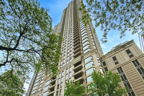 Photo of 25 E Superior Street #1801, Chicago, IL 60611 (MLS # 12618791)