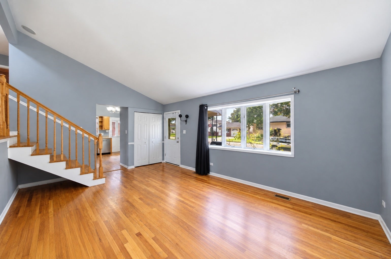 132 E Montana Avenue