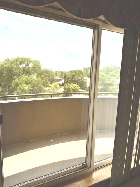 Tiny photo for 4545 W Touhy Avenue #409E, Lincolnwood, IL 60712 (MLS # 12710746)