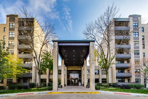 Photo of 4545 W Touhy Avenue #409E, Lincolnwood, IL 60712 (MLS # 12710746)