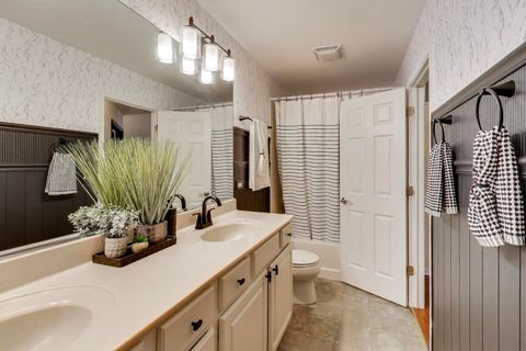 Tiny photo for 552 Lincoln Station Drive, Oswego, IL 60543 (MLS # 12563535)