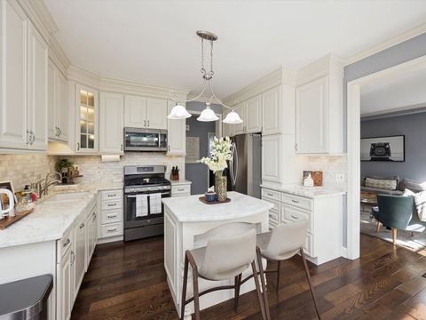 Tiny photo for 2533 E Chesapeake Place, Westchester, IL 60154 (MLS # 12630777)