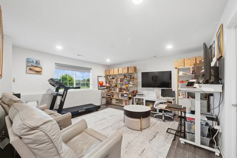 Tiny photo for 1999 Kingsley Circle, Northbrook, IL 60062 (MLS # 12632540)