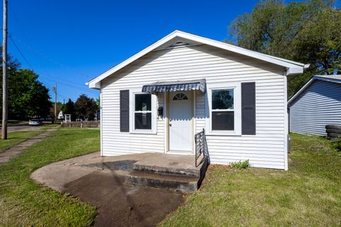Photo of 914 S Elsie Avenue, Davenport, IA 52802 (MLS # 12626640)