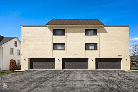 Photo of Des Plaines, IL 60016 (MLS # 12634342)