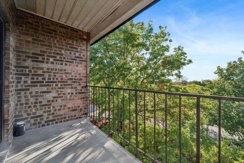 Tiny photo for 2050 Valencia Drive #405C, Northbrook, IL 60062 (MLS # 12498850)