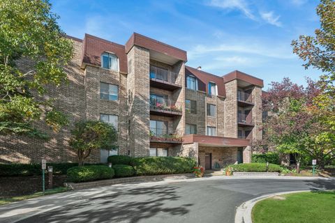 Photo of 2050 Valencia Drive #405C, Northbrook, IL 60062 (MLS # 12498850)