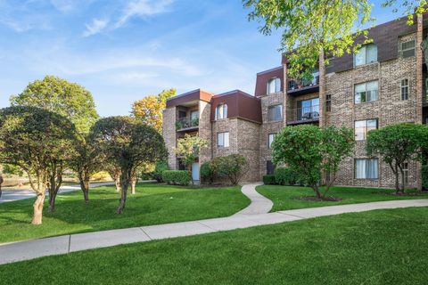 Tiny photo for 2050 Valencia Drive #405C, Northbrook, IL 60062 (MLS # 12498850)