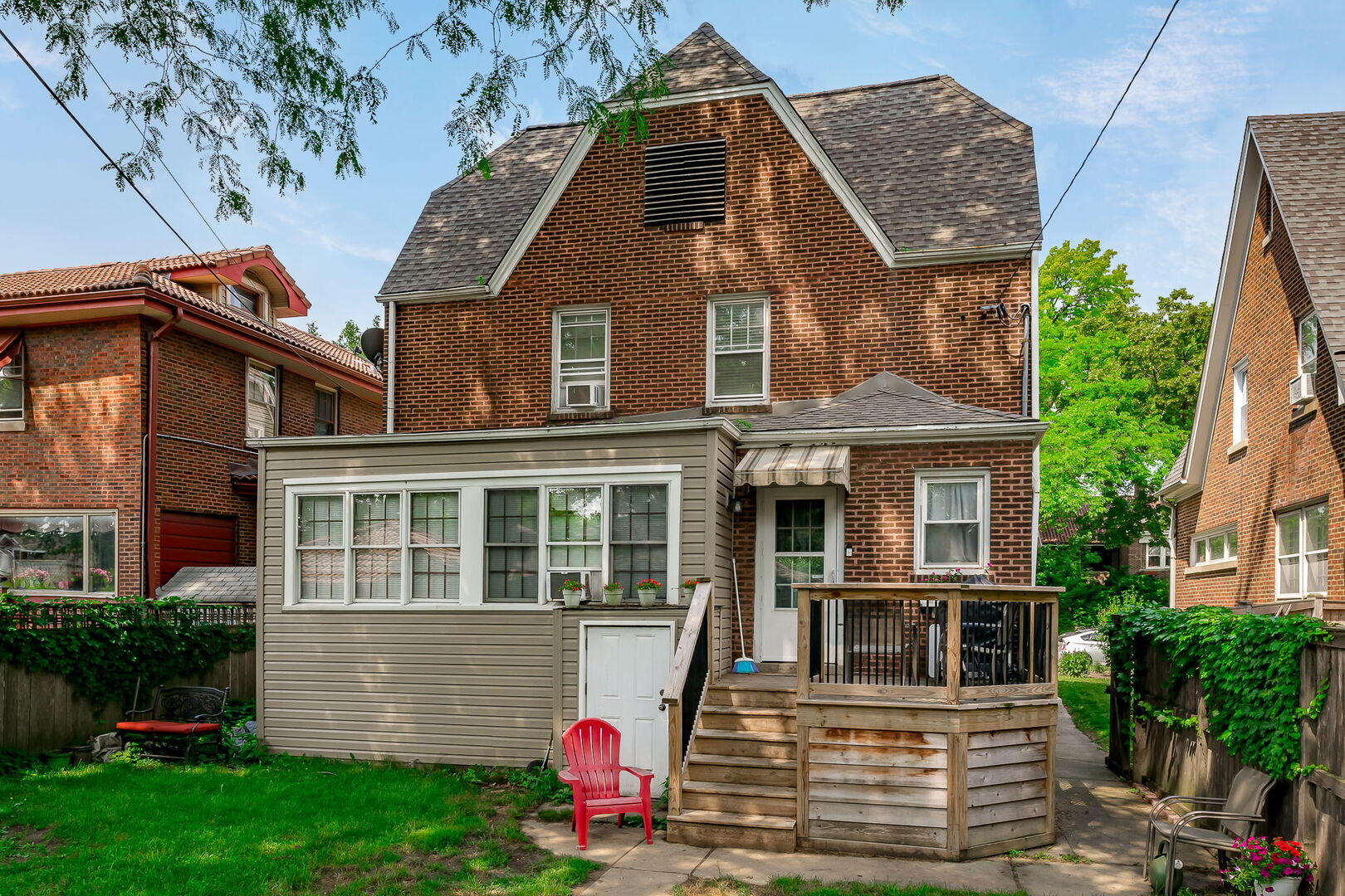 1122 N Ridgeland Avenue