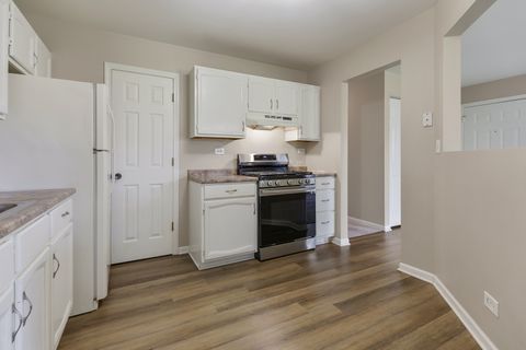 Tiny photo for 1300 WOODSIDE Court #B1, Schaumburg, IL 60193 (MLS # 12460527)