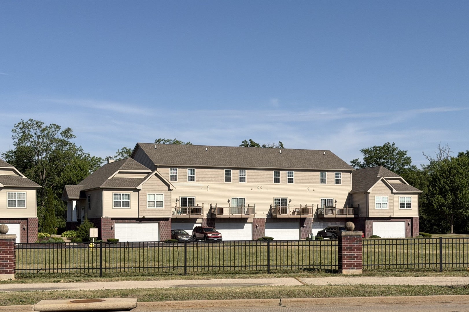 2433 RIVER OAKS Lane 4