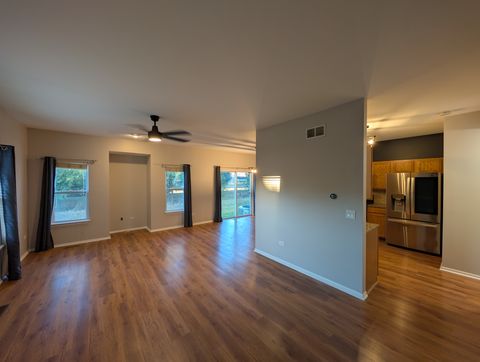 Tiny photo for 671 Fieldcrest Drive, South Elgin, IL 60177 (MLS # 12499334)