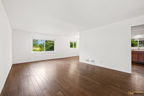 Tiny photo for 26235 N Acorn Lane, Mundelein, IL 60060 (MLS # 12489934)