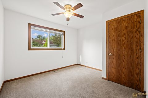 Tiny photo for 26235 N Acorn Lane, Mundelein, IL 60060 (MLS # 12489934)