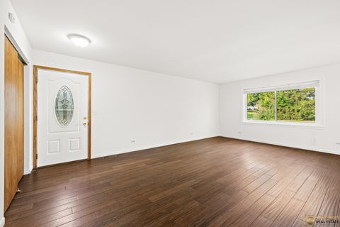 Tiny photo for 26235 N Acorn Lane, Mundelein, IL 60060 (MLS # 12489934)