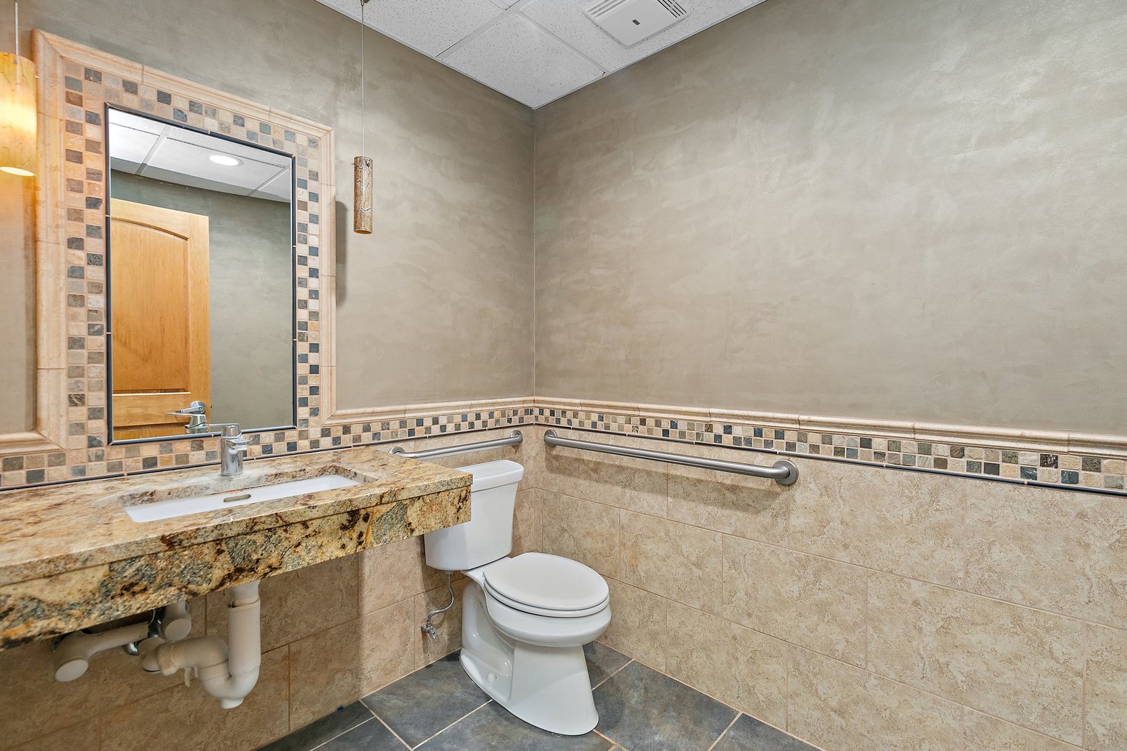 Crystal Lake, Illinois 60012, United States, ,Commercial,Active,24844