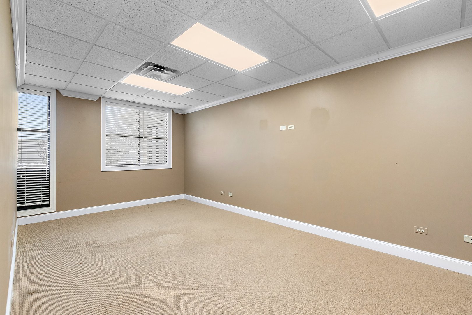 Crystal Lake, Illinois 60012, United States, ,Commercial,Active,24844