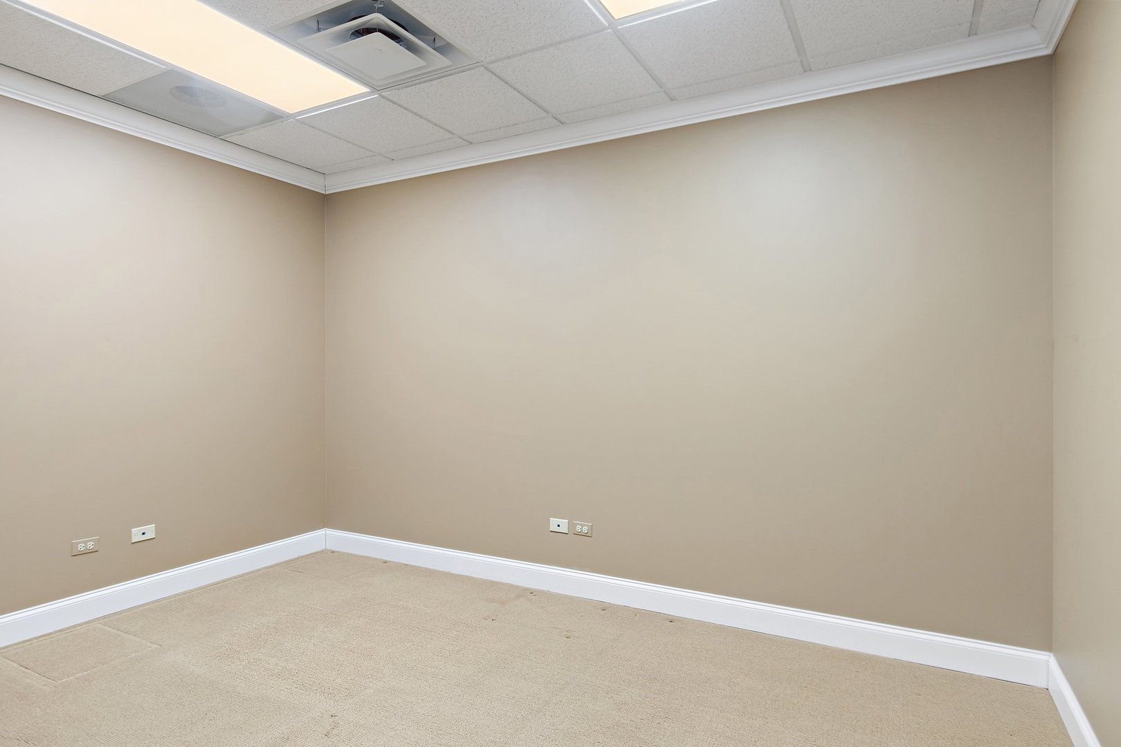 Crystal Lake, Illinois 60012, United States, ,Commercial,Active,24844