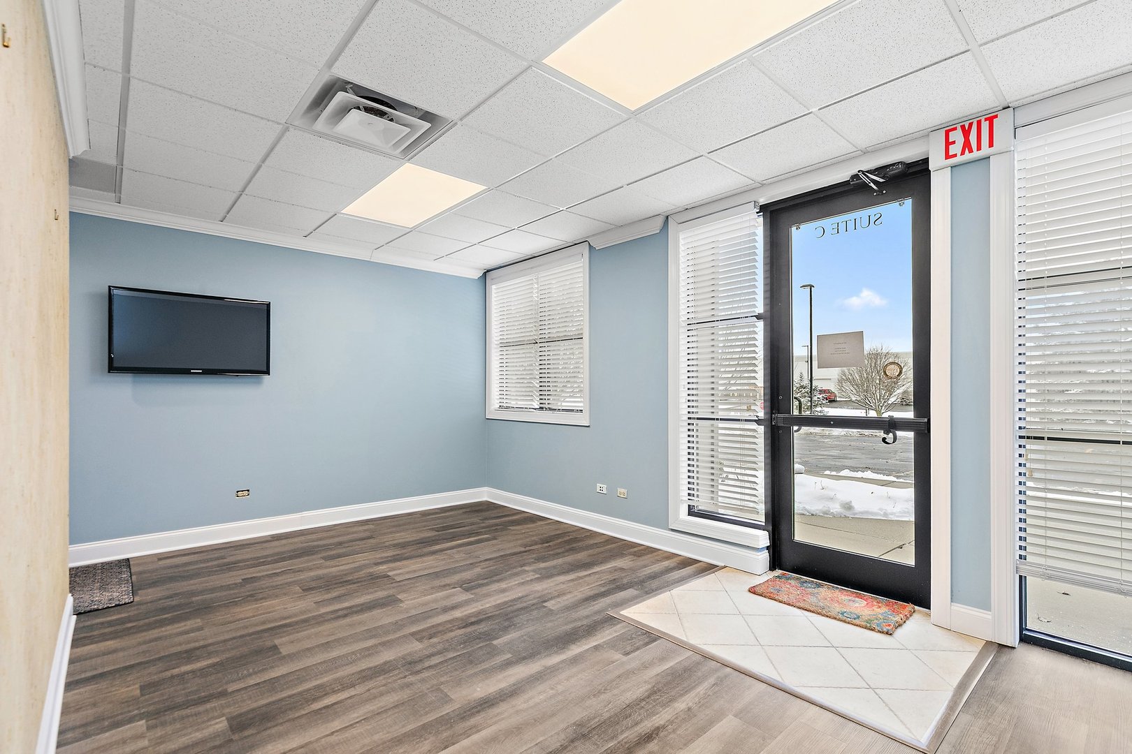 Crystal Lake, Illinois 60012, United States, ,Commercial,Active,24844