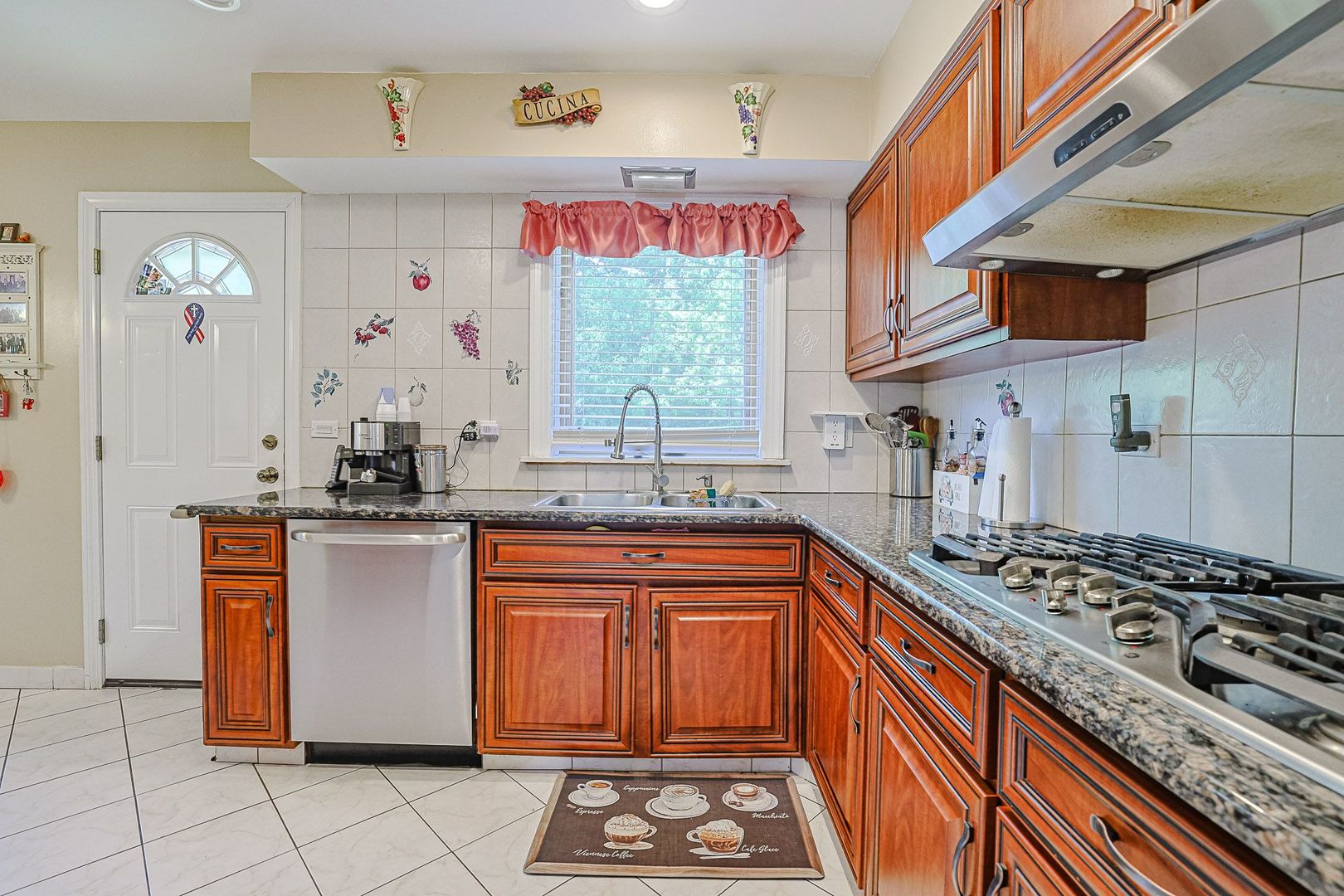 1703 W Robbie Lane