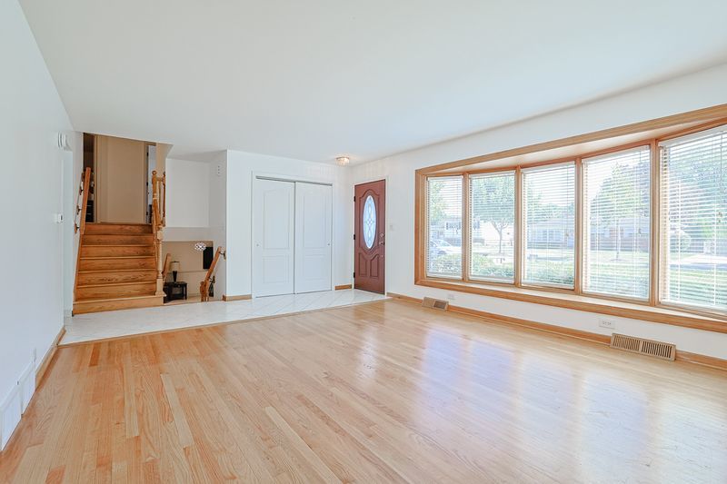 1703 W Robbie Lane