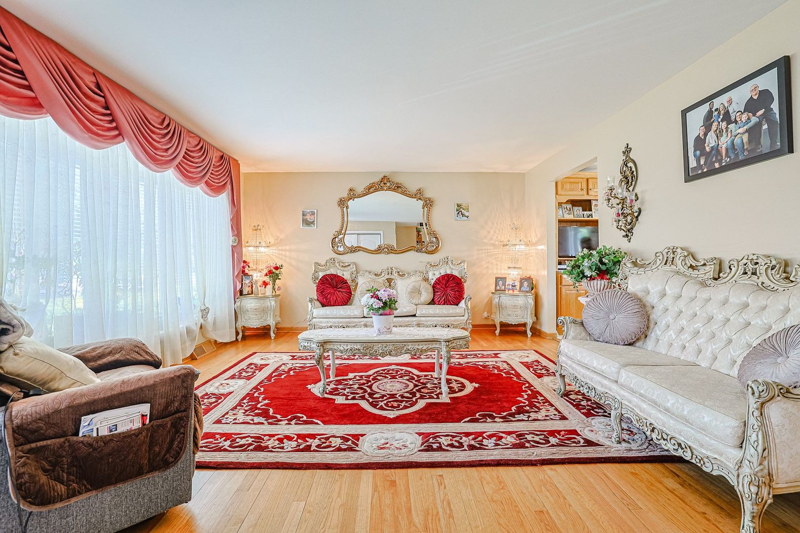 1703 W Robbie Lane