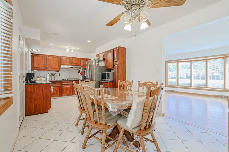 1703 W Robbie Lane